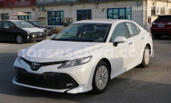 Acheter Import Voiture Toyota Camry Blanc à Import - Dubai, East Mahé Acheter Import Voiture Toyota Camry Blanc à Import - Dubai, East Mahé