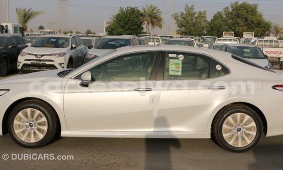 Acheter Import Voiture Toyota Camry Blanc à Import - Dubai, East Mahé Acheter Import Voiture Toyota Camry Blanc à Import - Dubai, East Mahé