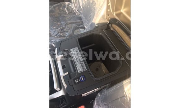 Acheter Import Voiture Toyota Land Cruiser Noir à Import - Dubai, East Mahé Acheter Import Voiture Toyota Land Cruiser Noir à Import - Dubai, East Mahé