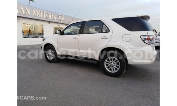 Acheter Import Voiture Toyota Fortuner Blanc à Import - Dubai, East Mahé Acheter Import Voiture Toyota Fortuner Blanc à Import - Dubai, East Mahé