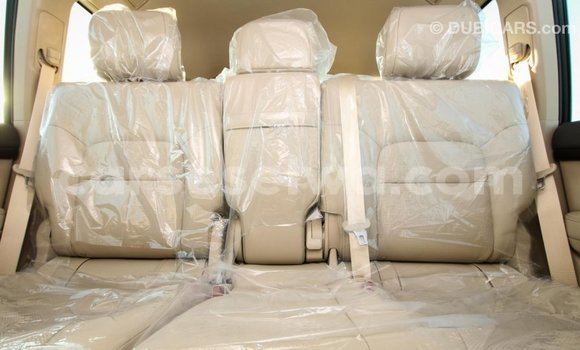 Acheter Import Voiture Toyota Land Cruiser Noir à Import - Dubai, East Mahé Acheter Import Voiture Toyota Land Cruiser Noir à Import - Dubai, East Mahé