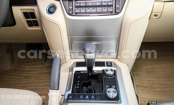 Acheter Import Voiture Toyota Land Cruiser Noir à Import - Dubai, East Mahé Acheter Import Voiture Toyota Land Cruiser Noir à Import - Dubai, East Mahé