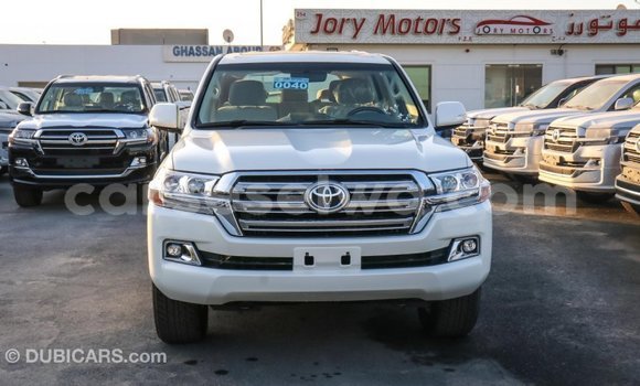 Acheter Import Voiture Toyota Land Cruiser Blanc à Import - Dubai, East Mahé Acheter Import Voiture Toyota Land Cruiser Blanc à Import - Dubai, East Mahé