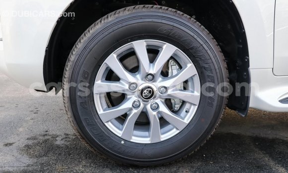 Acheter Import Voiture Toyota Land Cruiser Blanc à Import - Dubai, East Mahé Acheter Import Voiture Toyota Land Cruiser Blanc à Import - Dubai, East Mahé
