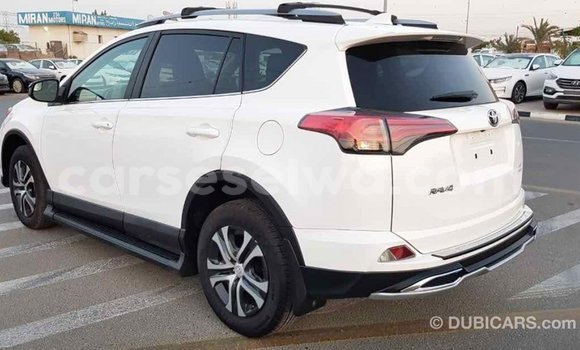 Acheter Import Voiture Toyota RAV4 Blanc à Import - Dubai, East Mahé Acheter Import Voiture Toyota RAV4 Blanc à Import - Dubai, East Mahé
