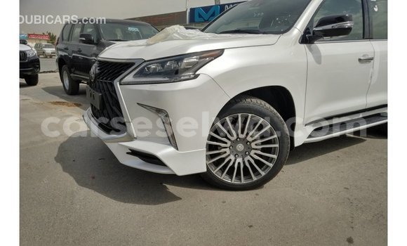 Acheter Import Voiture Lexus LX Blanc à Import - Dubai, East Mahé