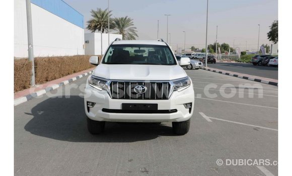 Acheter Import Voiture Toyota Prado Blanc à Import - Dubai, East Mahé Acheter Import Voiture Toyota Prado Blanc à Import - Dubai, East Mahé