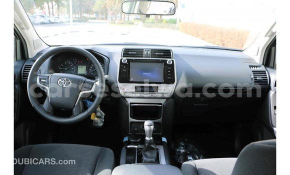 Acheter Import Voiture Toyota Prado Blanc à Import - Dubai, East Mahé Acheter Import Voiture Toyota Prado Blanc à Import - Dubai, East Mahé