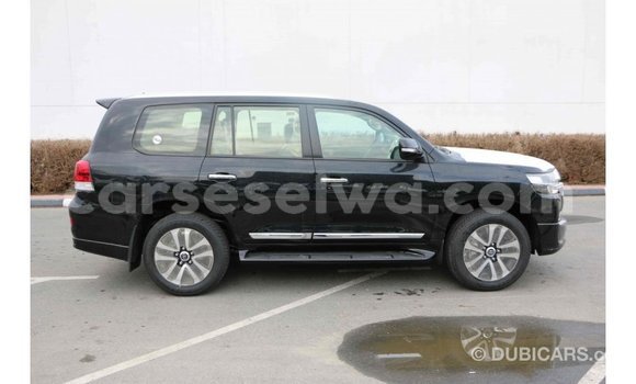 Acheter Import Voiture Toyota Land Cruiser Noir à Import - Dubai, East Mahé Acheter Import Voiture Toyota Land Cruiser Noir à Import - Dubai, East Mahé