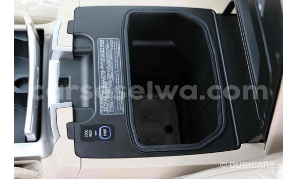 Acheter Import Voiture Toyota Land Cruiser Noir à Import - Dubai, East Mahé Acheter Import Voiture Toyota Land Cruiser Noir à Import - Dubai, East Mahé