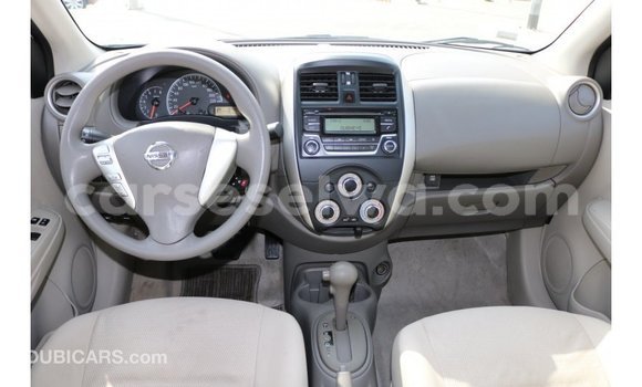 Acheter Import Voiture Nissan Sunny Blanc à Import - Dubai, East Mahé