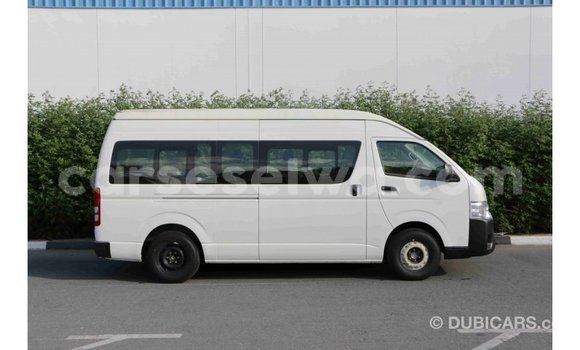 Acheter Import Voiture Toyota Hiace Blanc à Import - Dubai, East Mahé Acheter Import Voiture Toyota Hiace Blanc à Import - Dubai, East Mahé
