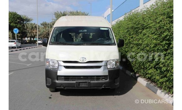 Acheter Import Voiture Toyota Hiace Blanc à Import - Dubai, East Mahé Acheter Import Voiture Toyota Hiace Blanc à Import - Dubai, East Mahé