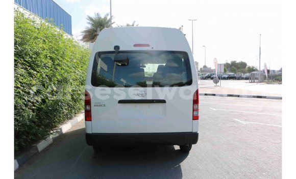 Acheter Import Voiture Toyota Hiace Blanc à Import - Dubai, East Mahé Acheter Import Voiture Toyota Hiace Blanc à Import - Dubai, East Mahé