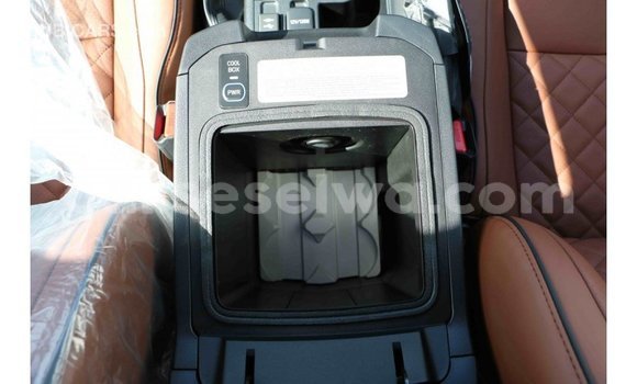 Acheter Import Voiture Toyota Prado Blanc à Import - Dubai, East Mahé Acheter Import Voiture Toyota Prado Blanc à Import - Dubai, East Mahé