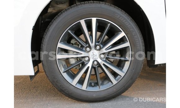 Acheter Import Voiture Toyota Corolla Blanc à Import - Dubai, East Mahé Acheter Import Voiture Toyota Corolla Blanc à Import - Dubai, East Mahé