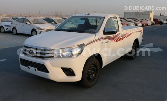 Acheter Import Voiture Toyota Hilux Blanc à Import - Dubai, East Mahé Acheter Import Voiture Toyota Hilux Blanc à Import - Dubai, East Mahé