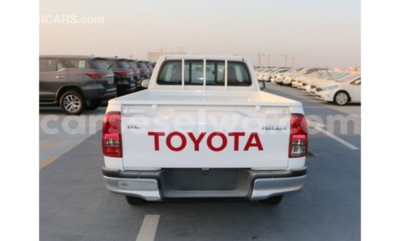 Acheter Import Voiture Toyota Hilux Blanc à Import - Dubai, East Mahé Acheter Import Voiture Toyota Hilux Blanc à Import - Dubai, East Mahé