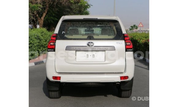 Acheter Import Voiture Toyota Prado Blanc à Import - Dubai, East Mahé Acheter Import Voiture Toyota Prado Blanc à Import - Dubai, East Mahé