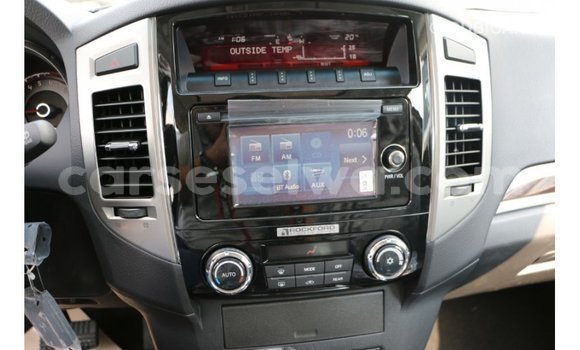 Acheter Import Voiture Mitsubishi Pajero Noir à Import - Dubai, East Mahé Acheter Import Voiture Mitsubishi Pajero Noir à Import - Dubai, East Mahé