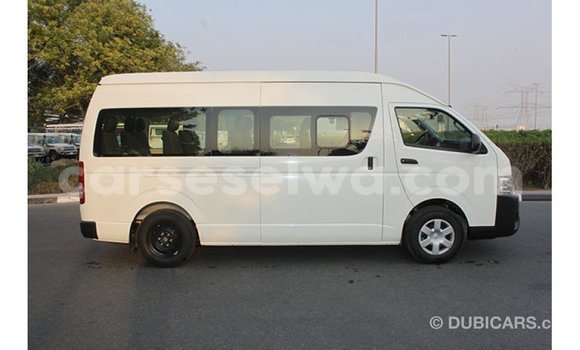 Acheter Import Voiture Toyota Hiace Blanc à Import - Dubai, East Mahé Acheter Import Voiture Toyota Hiace Blanc à Import - Dubai, East Mahé