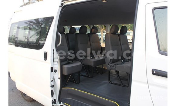 Acheter Import Voiture Toyota Hiace Blanc à Import - Dubai, East Mahé Acheter Import Voiture Toyota Hiace Blanc à Import - Dubai, East Mahé