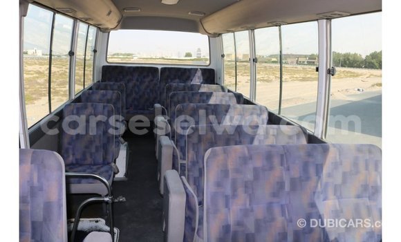 Acheter Import Voiture Nissan 350Z Blanc à Import - Dubai, East Mahé Acheter Import Voiture Nissan 350Z Blanc à Import - Dubai, East Mahé