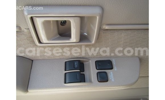 Acheter Import Voiture Toyota Land Cruiser Blanc à Import - Dubai, East Mahé Acheter Import Voiture Toyota Land Cruiser Blanc à Import - Dubai, East Mahé