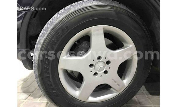 Acheter Import Voiture Mercedes‒Benz 190 (W201) Bleu à Import - Dubai, East Mahé