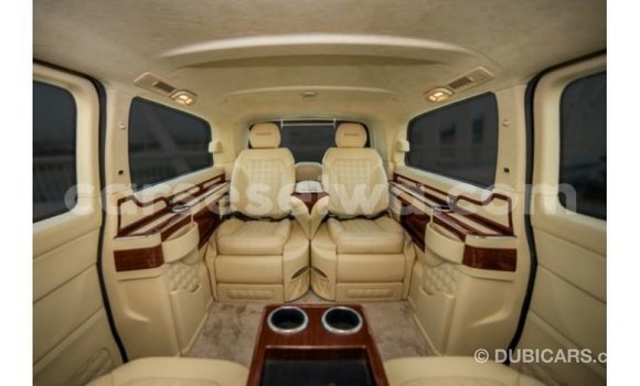 Acheter Import Voiture Mercedes‒Benz 190 (W201) Noir à Import - Dubai, East Mahé