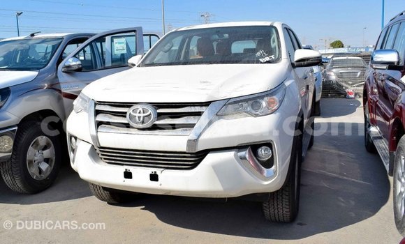 Acheter Import Voiture Toyota Fortuner Blanc à Import - Dubai, East Mahé Acheter Import Voiture Toyota Fortuner Blanc à Import - Dubai, East Mahé