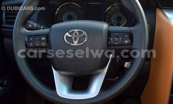 Acheter Import Voiture Toyota Fortuner Blanc à Import - Dubai, East Mahé Acheter Import Voiture Toyota Fortuner Blanc à Import - Dubai, East Mahé