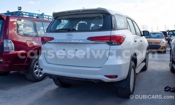Acheter Import Voiture Toyota Fortuner Blanc à Import - Dubai, East Mahé Acheter Import Voiture Toyota Fortuner Blanc à Import - Dubai, East Mahé