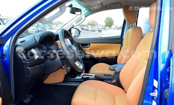 Acheter Import Voiture Toyota Fortuner Bleu à Import - Dubai, East Mahé Acheter Import Voiture Toyota Fortuner Bleu à Import - Dubai, East Mahé