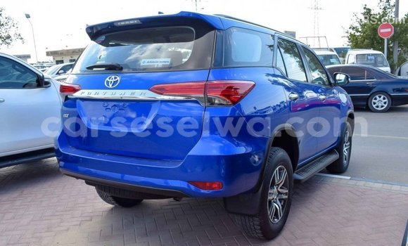Acheter Import Voiture Toyota Fortuner Bleu à Import - Dubai, East Mahé Acheter Import Voiture Toyota Fortuner Bleu à Import - Dubai, East Mahé