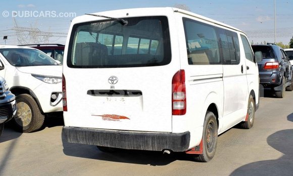 Acheter Import Voiture Toyota Hiace Blanc à Import - Dubai, East Mahé Acheter Import Voiture Toyota Hiace Blanc à Import - Dubai, East Mahé