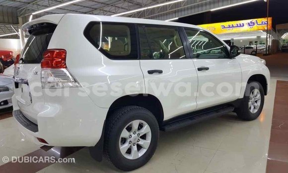 Acheter Import Voiture Toyota Prado Blanc à Import - Dubai, East Mahé Acheter Import Voiture Toyota Prado Blanc à Import - Dubai, East Mahé