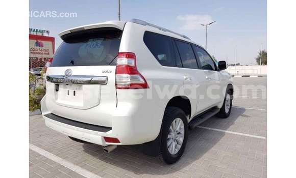 Acheter Import Voiture Toyota Prado Blanc à Import - Dubai, East Mahé Acheter Import Voiture Toyota Prado Blanc à Import - Dubai, East Mahé