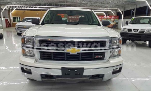 Acheter Import Voiture Chevrolet Silverado Blanc à Import - Dubai, East Mahé Acheter Import Voiture Chevrolet Silverado Blanc à Import - Dubai, East Mahé