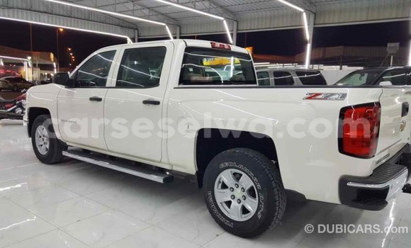 Acheter Import Voiture Chevrolet Silverado Blanc à Import - Dubai, East Mahé Acheter Import Voiture Chevrolet Silverado Blanc à Import - Dubai, East Mahé