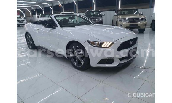 Acheter Import Voiture Ford Mustang Blanc à Import - Dubai, East Mahé Acheter Import Voiture Ford Mustang Blanc à Import - Dubai, East Mahé