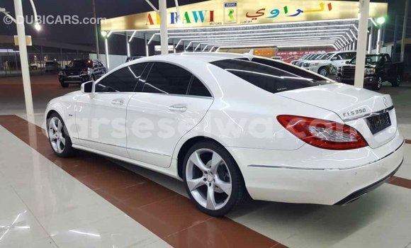 Acheter Import Voiture Mercedes‒Benz 190 (W201) Blanc à Import - Dubai, East Mahé Acheter Import Voiture Mercedes‒Benz 190 (W201) Blanc à Import - Dubai, East Mahé