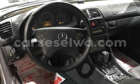 Buy Import Mercedes‒Benz 190 (W201) Other Car in Import - Dubai in East Mahé Buy Import Mercedes‒Benz 190 (W201) Other Car in Import - Dubai in East Mahé