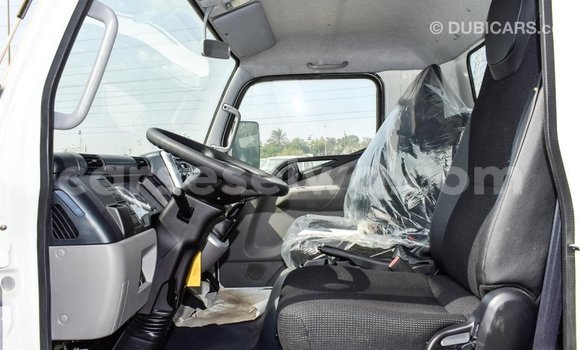 Acheter Import Voiture Mitsubishi Carisma Blanc à Import - Dubai, East Mahé Acheter Import Voiture Mitsubishi Carisma Blanc à Import - Dubai, East Mahé