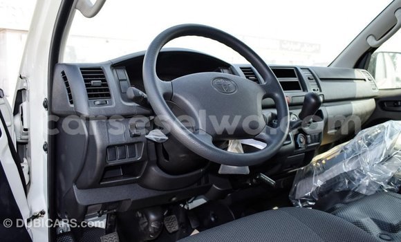 Acheter Import Voiture Toyota Hiace Blanc à Import - Dubai, East Mahé Acheter Import Voiture Toyota Hiace Blanc à Import - Dubai, East Mahé