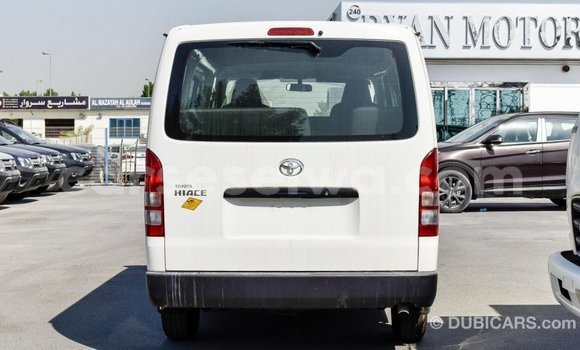 Acheter Import Voiture Toyota Hiace Blanc à Import - Dubai, East Mahé Acheter Import Voiture Toyota Hiace Blanc à Import - Dubai, East Mahé