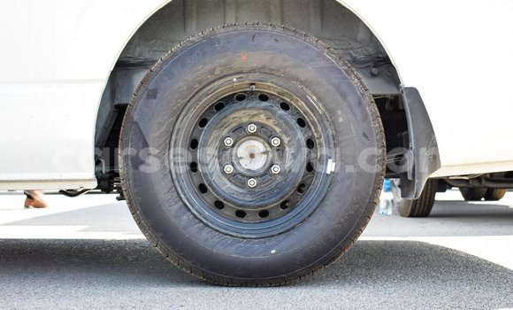 Acheter Import Voiture Toyota Hiace Blanc à Import - Dubai, East Mahé Acheter Import Voiture Toyota Hiace Blanc à Import - Dubai, East Mahé