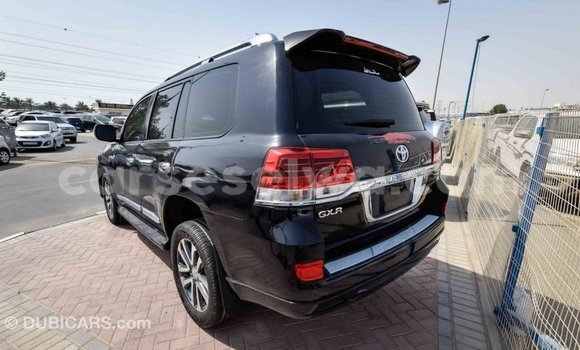 Acheter Import Voiture Toyota Land Cruiser Noir à Import - Dubai, East Mahé Acheter Import Voiture Toyota Land Cruiser Noir à Import - Dubai, East Mahé