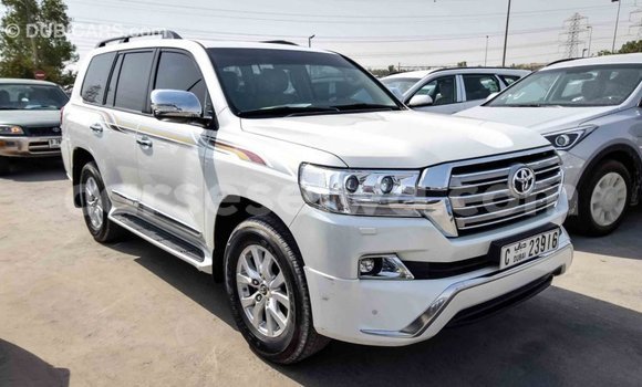 Acheter Import Voiture Toyota Land Cruiser Blanc à Import - Dubai, East Mahé Acheter Import Voiture Toyota Land Cruiser Blanc à Import - Dubai, East Mahé