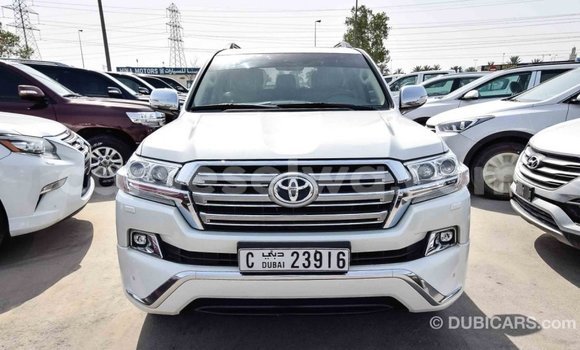 Acheter Import Voiture Toyota Land Cruiser Blanc à Import - Dubai, East Mahé Acheter Import Voiture Toyota Land Cruiser Blanc à Import - Dubai, East Mahé